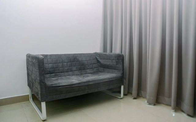 Cozy with Modern Design Studio Apartment at Tamansari The Hive