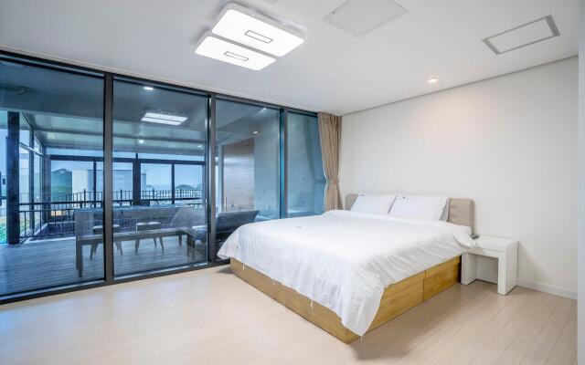 Yeosu wellstay pool villa