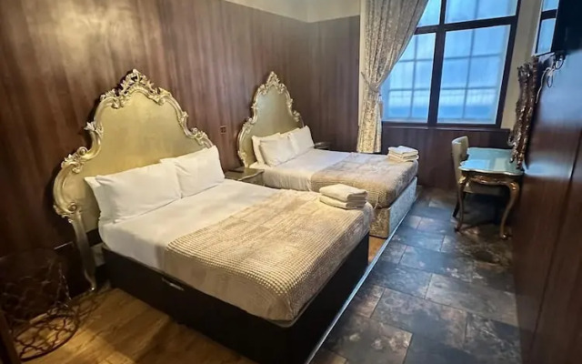 White Star Line Hotel