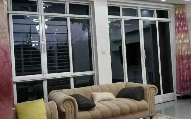 Rofty Vacation Home Utawala