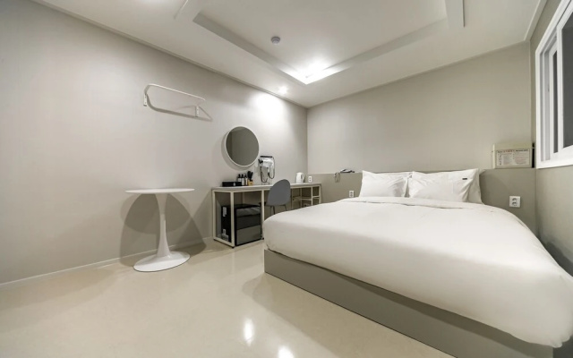 Yeongcheon Hotel Shop