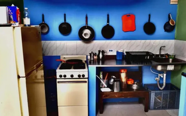 Tomate Cafe Hostel