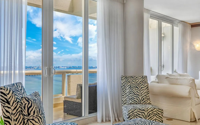 Cozy Oceanview Retreat on the Bay