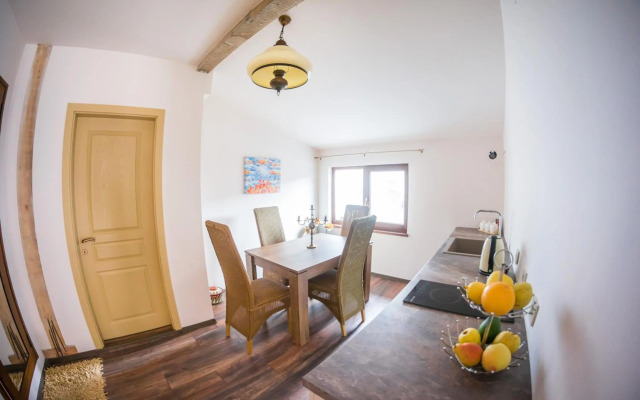 The Old House guest rooms and apartament