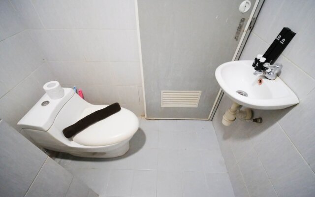 Homey Studio Apartment At Dian Regency