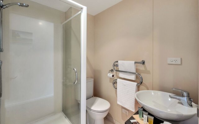 Cute and Central 15th Floor City Apartment