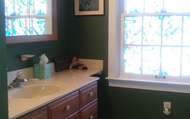 Marvel's on the Creek