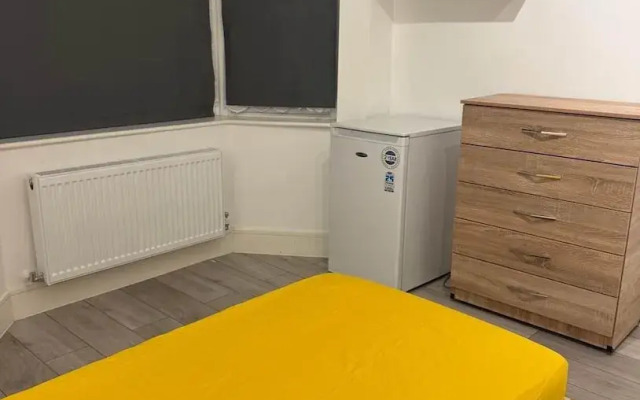 Enchanting 4-bed House in Enfield