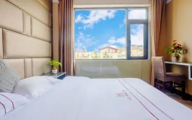 Domi Hotel