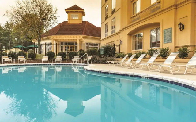 La Quinta Inn & Suites by Wyndham Atlanta Ballpark/Galleria