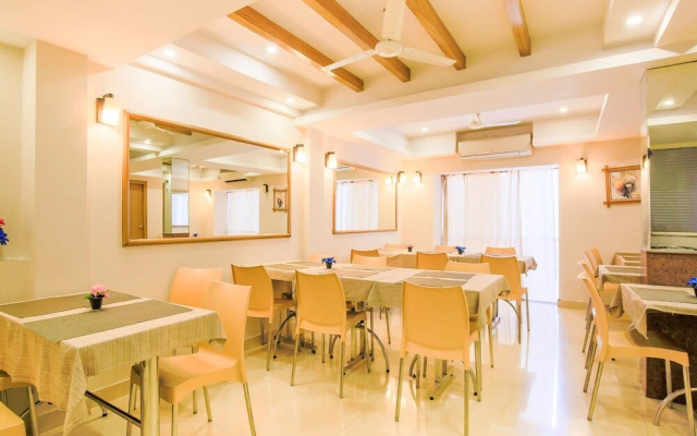 M The Business Hotel by OYO Rooms