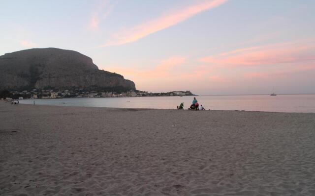 La sirena sul mare di Mondello