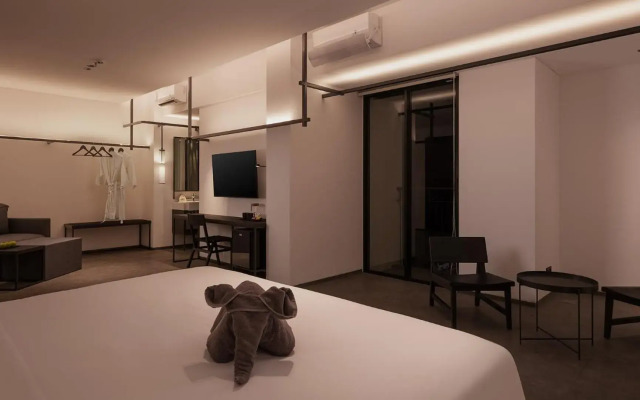 REZ Hotel