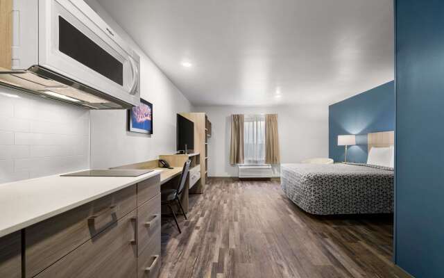 Woodspring Suites Dearborn - Detroit