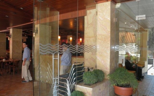 Carlton Bhamdoun Hotel