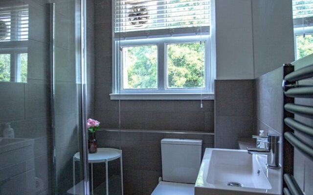 1 Bedroom Apartment With River Views