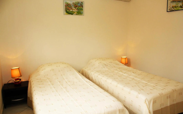 Villa with swimming pool close to the beach MQSL11