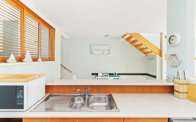 ORION BLUE BEACH STAY Vincentia 4pm Check Out Sundays