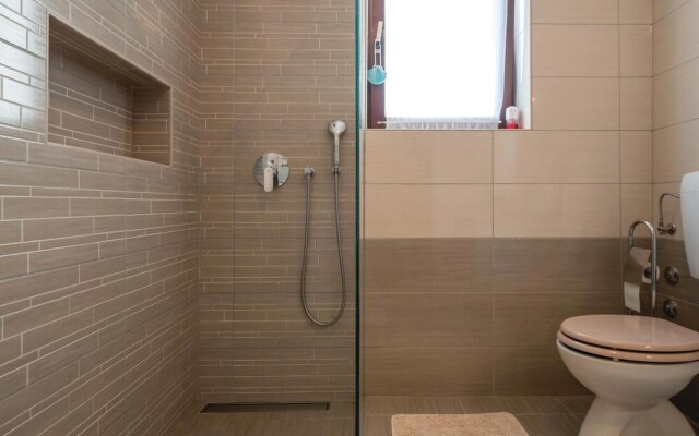 Beautiful Apartment in Banjole With 2 Bedrooms, Wifi and Outdoor Swimming Pool