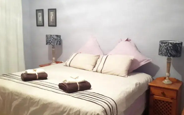 Oaks and Acorns Guest Lodge