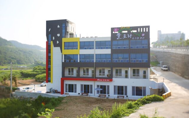 Flora Hostel Pension