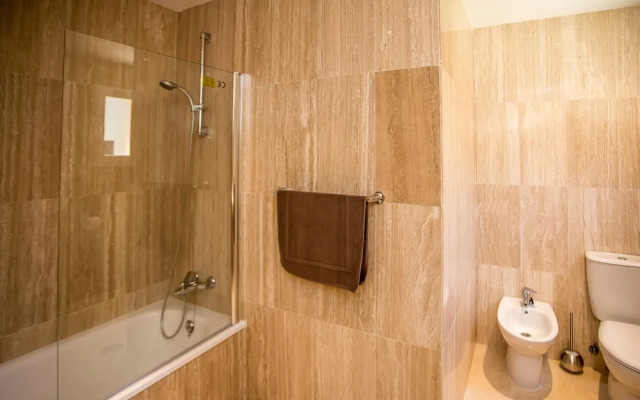 Luxurious and Spacious, 3 bedroom apartment ZA16