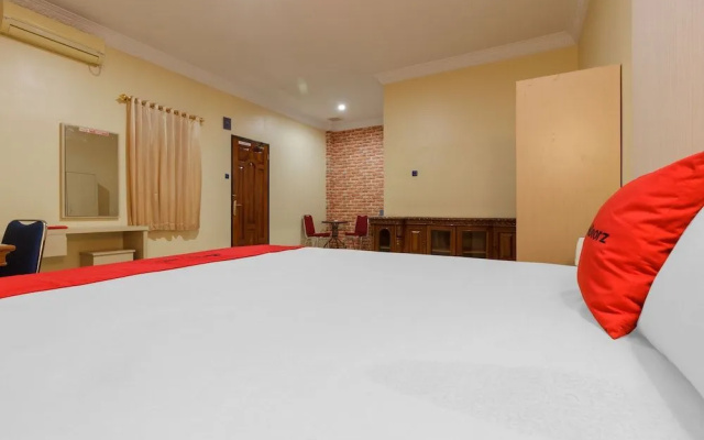 RedDoorz Plus near Pantai Malalayang Manado