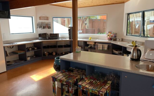 Peppertree Lodge - Hostel