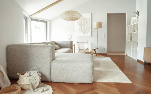 Exquisite 3BR Penthouse w Balc TV & Prkg