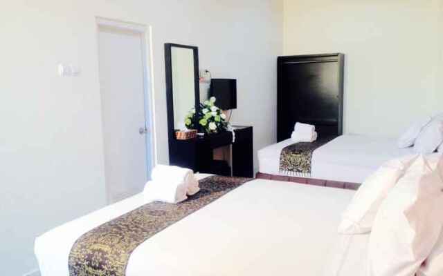 Tirta Kencana Hotel & Garden Resto