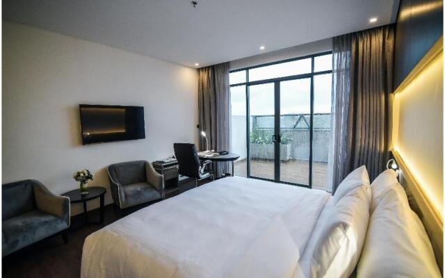 The Mira Central Park Hotel
