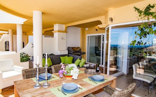 SAA2 Stunning 3 bedroom apt in Puerto Banus Roomservice