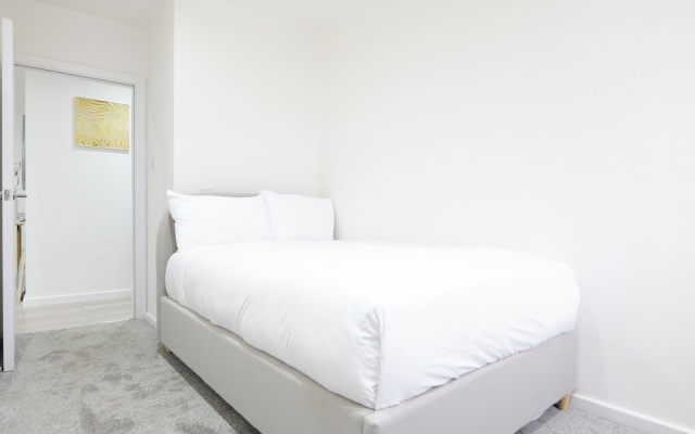 The Wembley Chic Retreat 3 Bed Flat