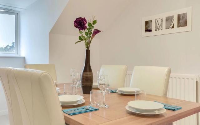 BookedUK - Penthouse 3 Bedroom Apartment