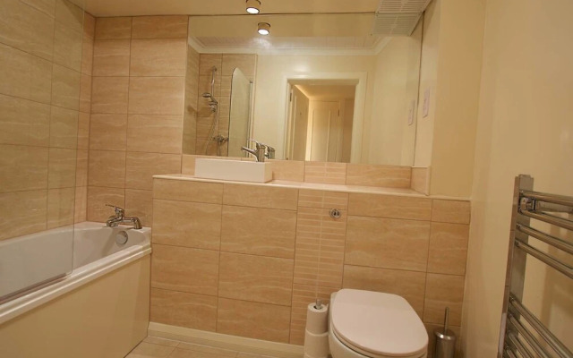 Historic City Centre Apt with Free Secure Parking