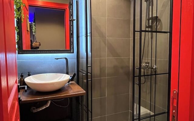 Thalia Suites Hotel