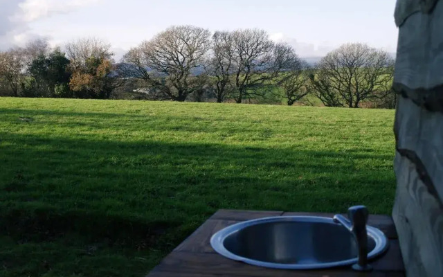 Roundhouse Yurt, Stunning Views, Totnes Dartmouth