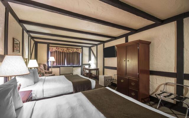 Quality Inn Waddling Dog