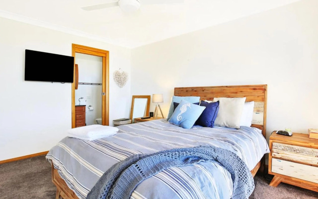 Shores - Pet-Friendly - 1 Min Walk to Beach