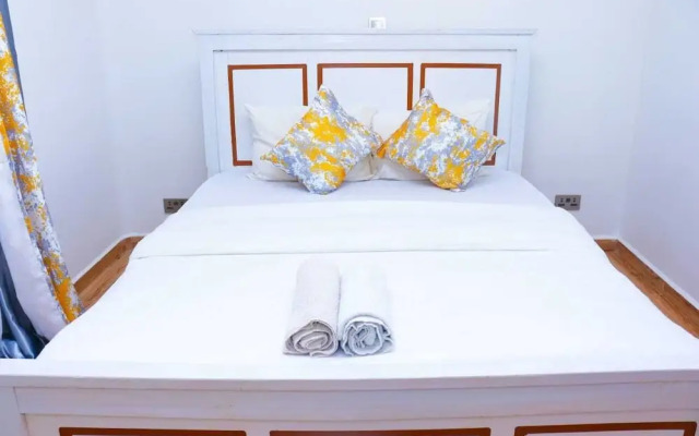 Lux Suites Tatu City Vacation House