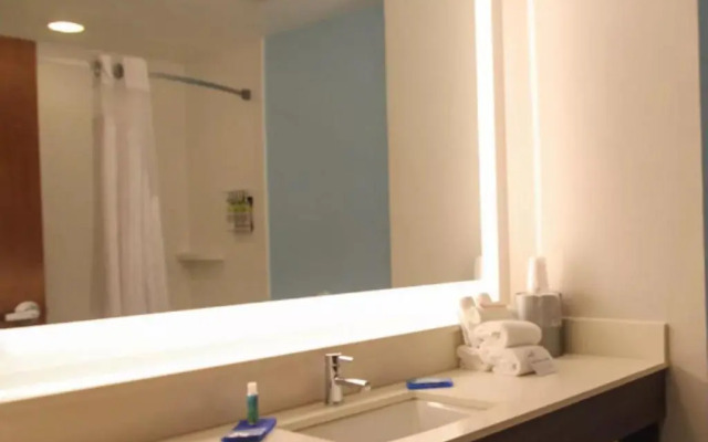 Holiday Inn Express Hotel & Suites Charleston-North by IHG