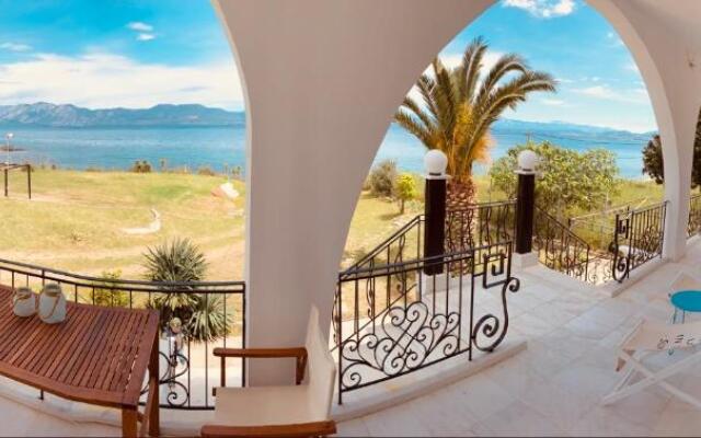 Magic house at halkida 1m from the beach!