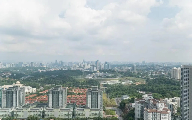 Arte Mont Kiara Duplex 4 pax Jacuzzi