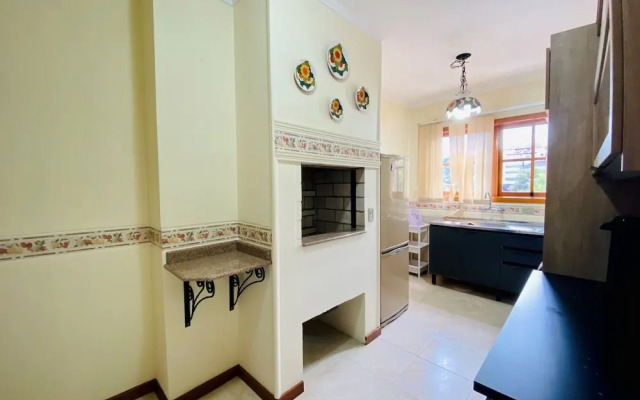 Cobertura ao Lado da Rua Torta  Gramado