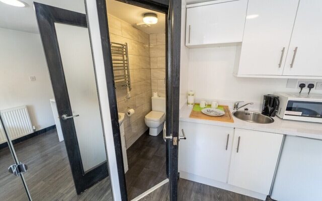 57 North Road Studios Near QE and UOB