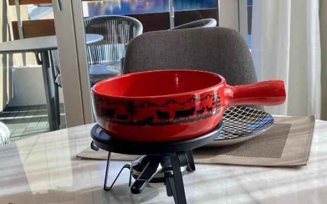 Wunderstay Alpine 303 New Studio with Lake & Mountain View