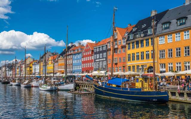 ★Apt. Centrum of CPH, 50M to Metro, w. Balcony!★