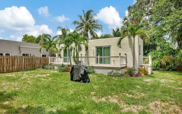 Sunshine Getaway Sleeps 4!