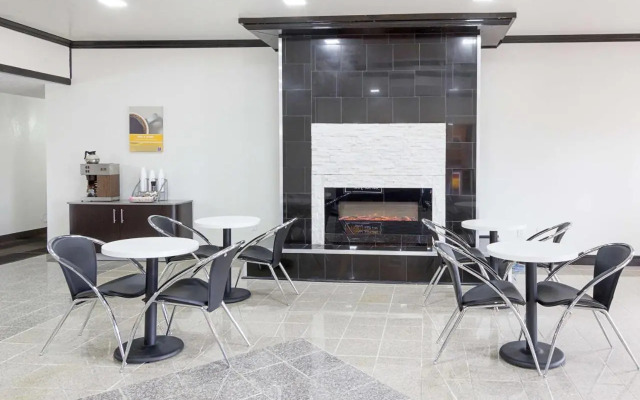 Country Hearth Inn And Suites