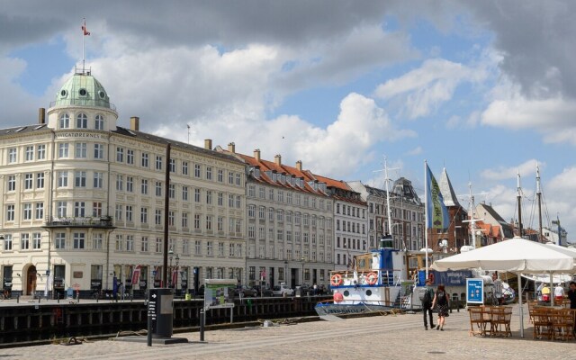 Sanders King - Cute 3-bdr Apt in City Center
